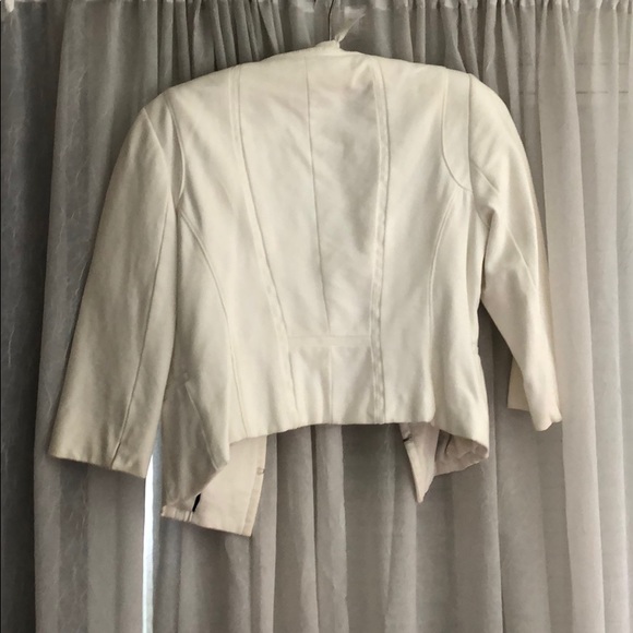 White quarter sleeve blazer - Picture 2 of 3